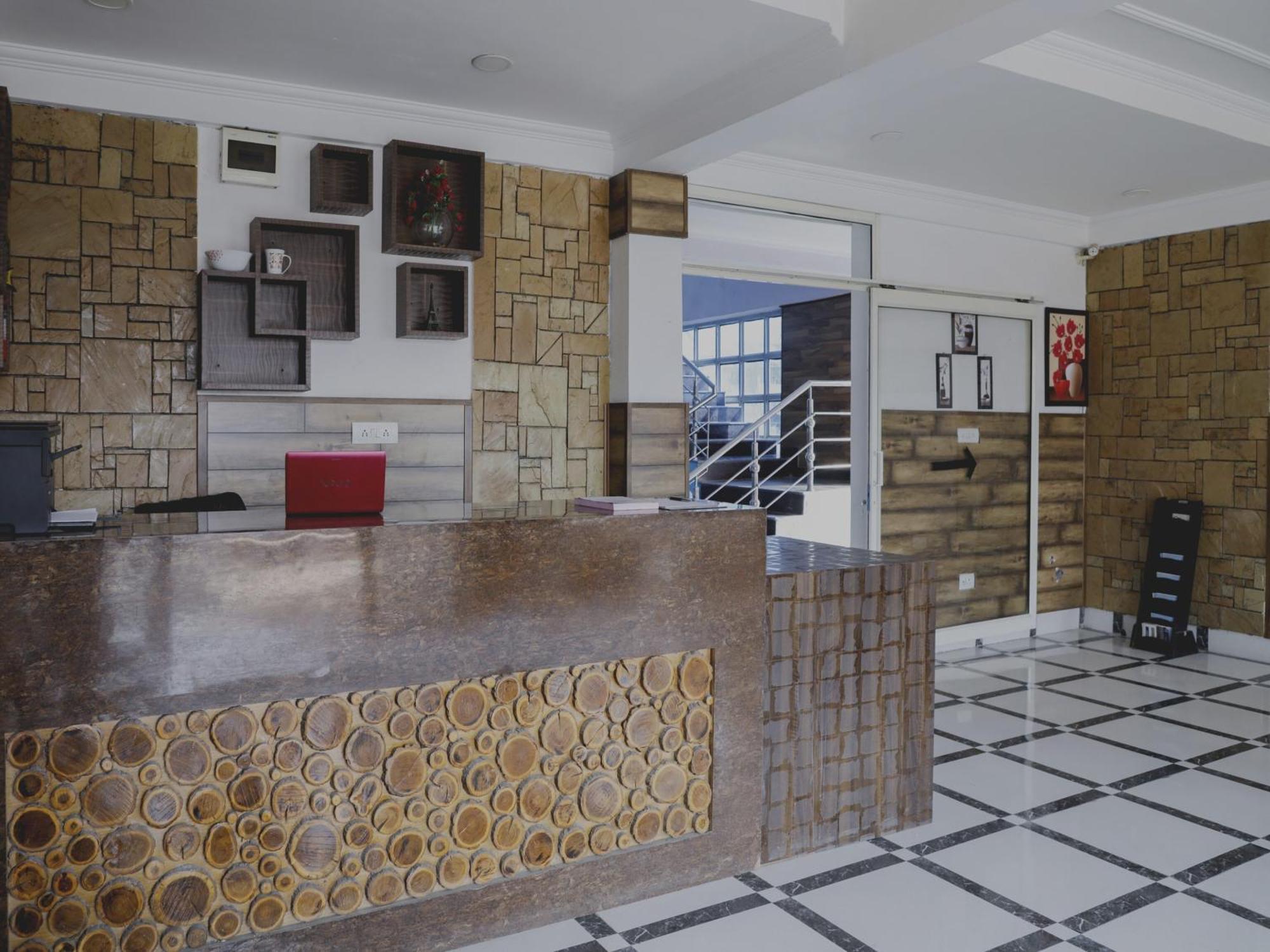 OYO 70586 Hotel Sobo Central Srīnagar Exteriér fotografie